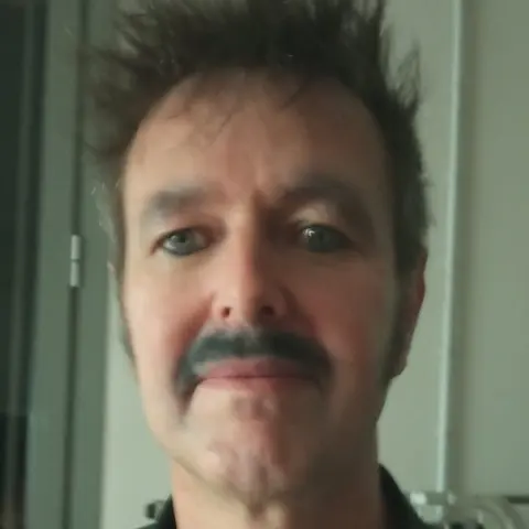 Alexandre Roux, moustache en croc